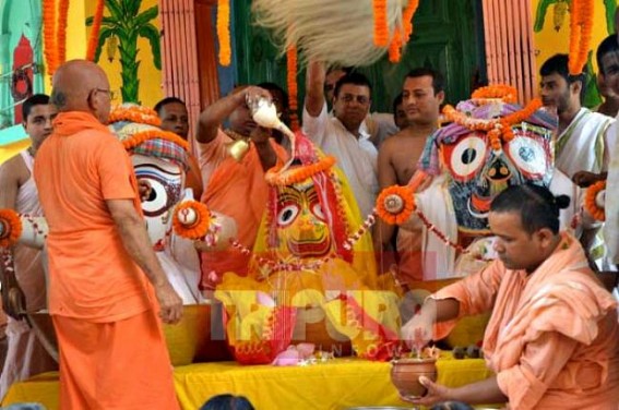 Devotees celebrate â€˜Snana Utsavâ€™ of Lord Jagannath